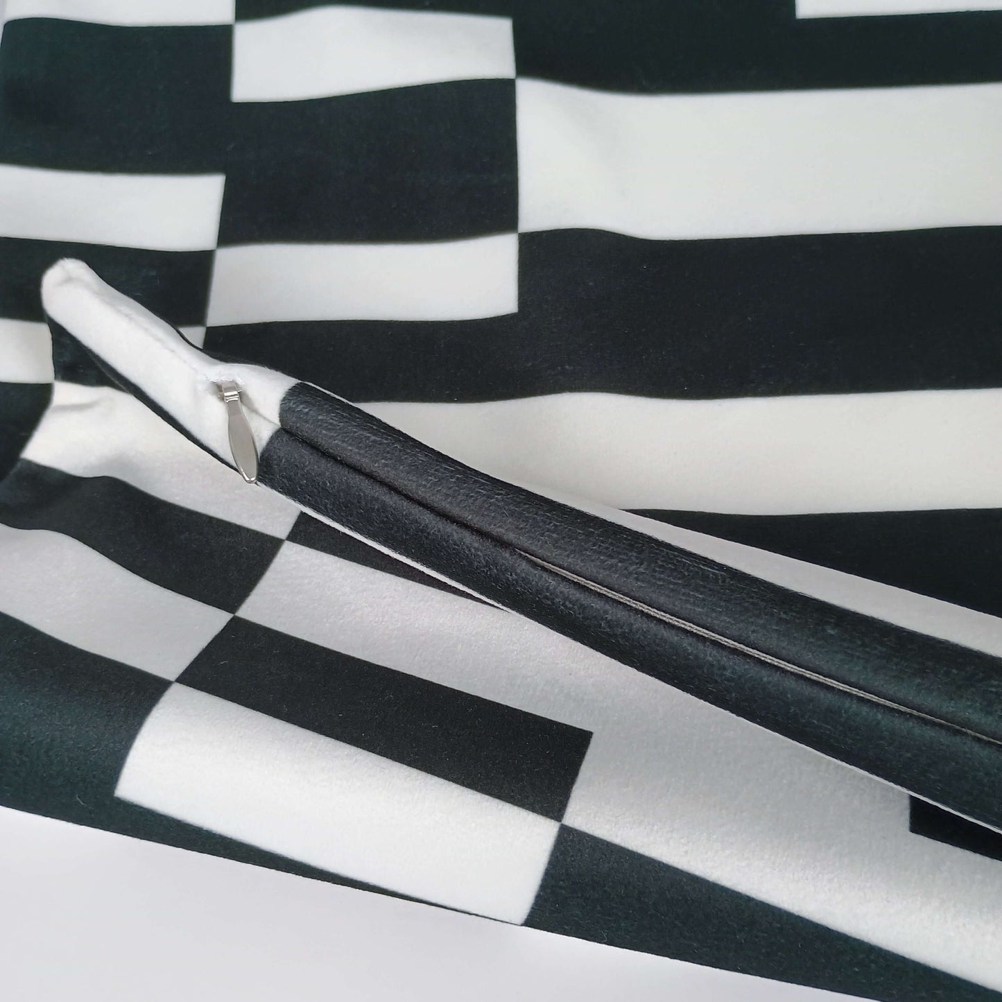 Modern Black Lines Cushion Cover 40x40 with zipper