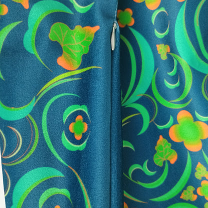 Flowing classic lines green