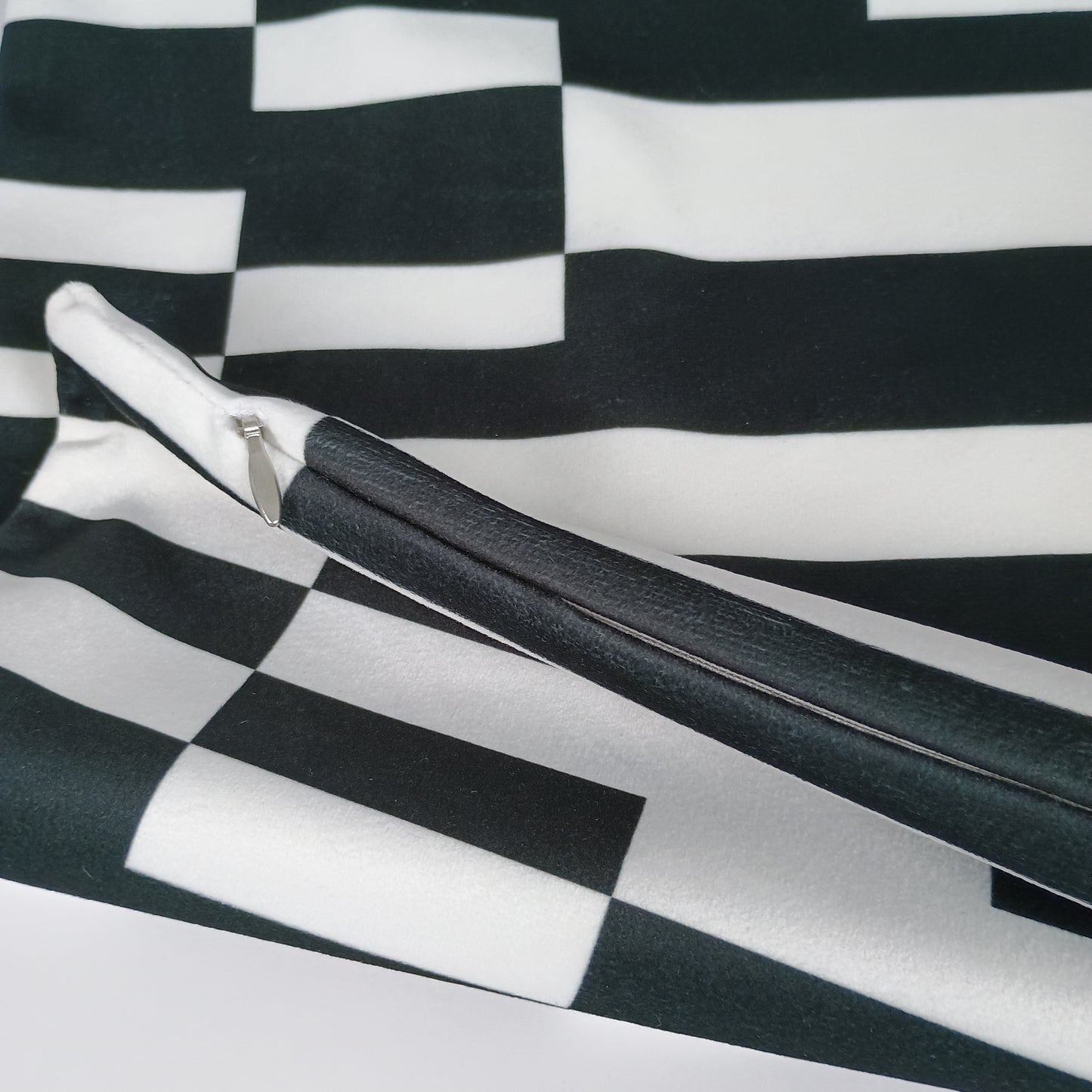 Straight lines-Black